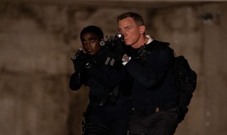 Salah satu adegan film James Bond: No Time to Die. James Bond dikisahkan menemui ajalnya di film yang dibintangi Daniel Craig itu.