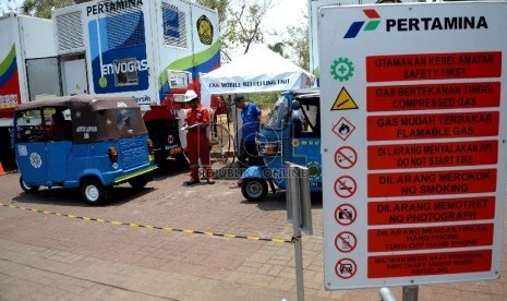 Pengisian BBG di Envogas Pertamina, Lapangan Banteng, Jakarta Pusat. (Ilustrasi)