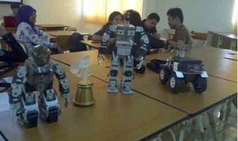 Beberapa jenis robot yang dirancang mahasiswa Universitas Negeri Padang.