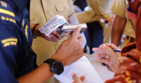 Beberapa Kantor Bea Cukai yang menggelar sosialisasi dalam rangka operasi gempur pada kesempatan ini adalah Bea Cukai Cirebon, Bea Cukai Malang, Bea Cukai Madura dan Bea Cukai Sidoarjo.