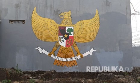 Mural lambang Garuda Pancasila. 