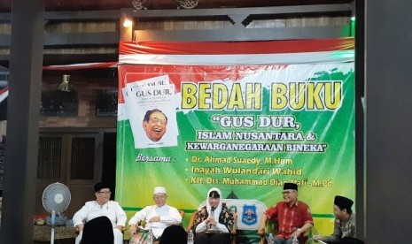 Bedah Buku berjudul Gusdur, Islam Nusantara dan Kewarganegaraan Bineka di Pondok Pesantren Al Muayyad, Solo, Jumat (22/2).