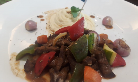 Beef Stroganof, makanan khas Rusia di Sunan Hotel Solo