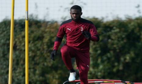 Bek AC Milan Fikayo Tomori