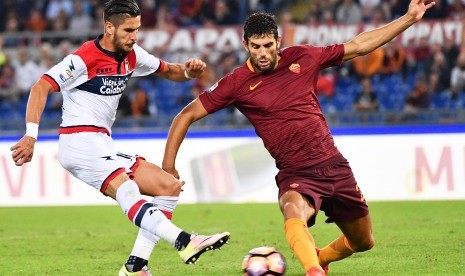 Bek AS Roma, Federico Fazio (kanan).