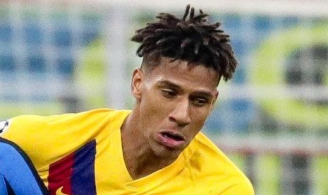 Bek Nice, Jean-Clair Todibo, diminati Juventus untuk musim 2023/2024.