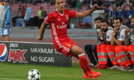 Bek Benfica, Alex Grimaldo