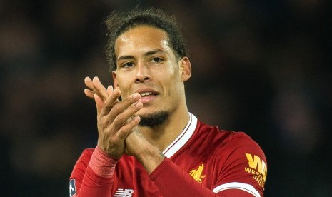 Bek Liverpool Virgil van Dijk. 