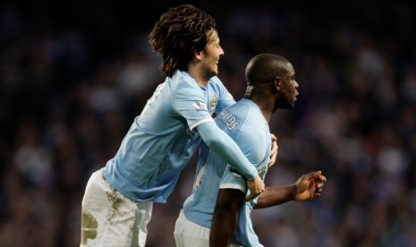 Micah Richards (kanan) dan David Silva