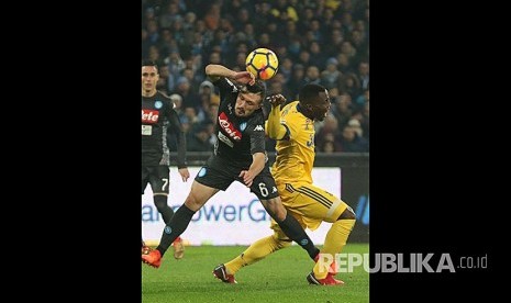 Bek Napoli Mario Rui (kanan) pada pertandingan LigaItali Serie A antara SSC Napoli dan Juventus FC di San Paolo Stadium, Napoli, Itali.