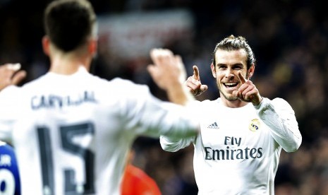 Bek Real Madrid, Dani Carvajal (kiri) dan gelandang Gareth Bale.