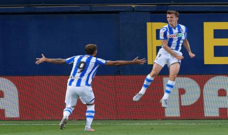 bek Real Sociedad Diego Llorente (Kanan).