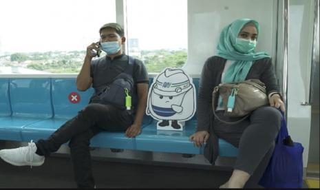 Bekerja sama dengan PT MRT Jakarta (Perseroda) sebagai penyedia layanan transportasi publik, Secret Clean melakukan aktivitas pembagian 5.000 hand sanitizer gratis kepada pengguna MRT Jakarta serta menyediakan fasilitas sanitasi berupa standing dispenser hand sanitizer di beberapa stasiun MRT Jakarta demi memutus mata rantai penularan virus. 