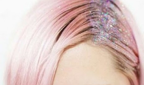 Belah bagian rambut dan taburi bubuk glitter untuk mendapat tampilan paling banyak dibicarakan di media sosial Korea.