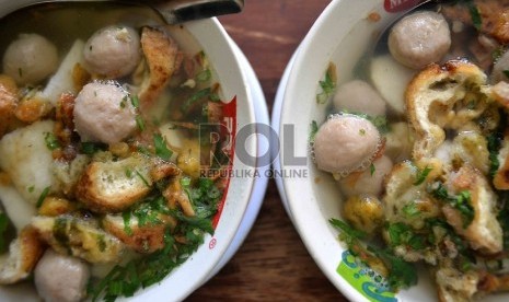 Belakangan publik dikhawatirkan dengan maraknya penjualan bakso yang dibuat dari daging celeng.