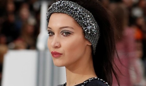 Bella Hadid. Bella Hadid dikabarkan dipecat Dior dan diganti model asal Israel karena membela Palestina.