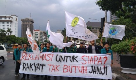 BEM se-Indonesia menggelar unjuk rasa, Senin (16/10).