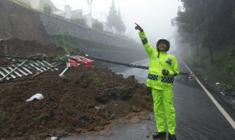  Bencana longsor terjadi di Puncak, Bogor, Senin (5/2) sekira pukul 09.20 WIB.