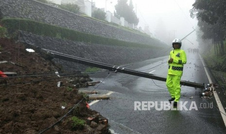 Bencana longsor terjadi di Puncak, Bogor, Senin (5/2) sekira pukul 09.20 WIB. 