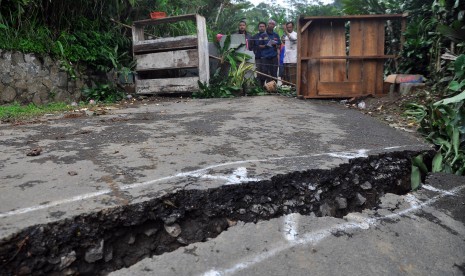 Bencana tanah bergerak.