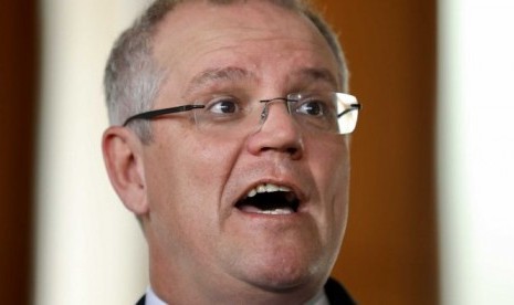 Bendahara Utama Australia Scott Morrison berbicara kepada media mengenai pajak backpacker.