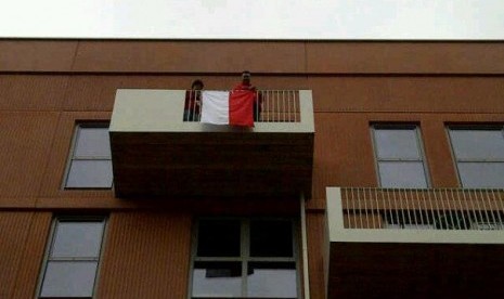 Bendera Merah Putih pertama berkibar di Olympic Village London, Inggris