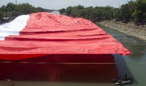 Bendera Merah Putih Raksasa