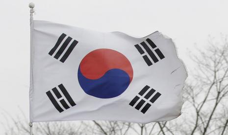 Bendera Korea Selatan. Korea Selatan dan Indonesia akan mendiskusikan berbagai cara untuk meningkatkan kerja sama bilateral di bidang pembangkit listrik tenaga nuklir, rantai pasokan mineral utama dan sektor industri maju lainnya, kata Kementerian Perindustrian Korsel pada Senin (15/5/2023).