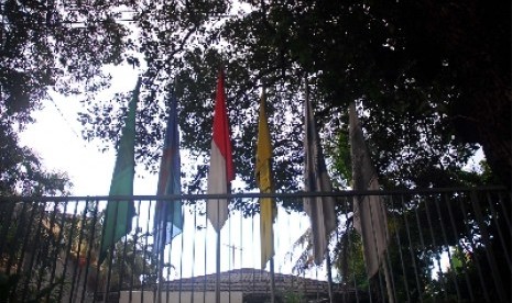 Bendera PKS tak lagi berkibar di depan kantor Sekretariat Gabungan (Setgab), Jakarta.