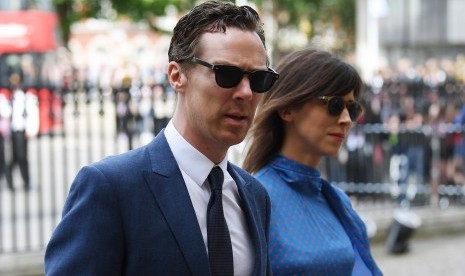 Benedict Cumberbatch bersama istrinya tiba di Westminster Abbey untuk acara memorial bagi mendiang ilmuwan Stephen Hawking.