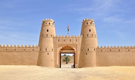 10 Landmark Abu Dhabi yang Luar Biasa. Foto: Benteng al-Jahili.