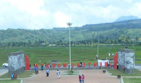 Benteng Moraya berada di Tondano Utara, Minahasa, Sulawesi Utara. Salah satu tempat wisata yang bersejarah bagi masyarakat Minahasa.