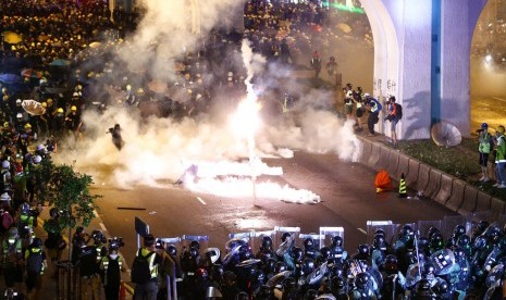 Bentrokan antara demonstran dan polisi Hong Kong pada 21 Juli 2019