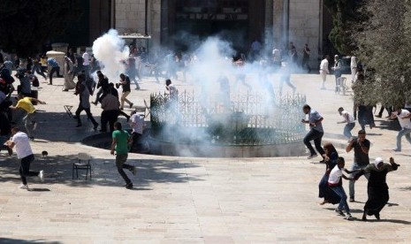 Bentrokan sewaktu perayaan Idul Adha di kompleks Masjidil Aqsa Yerusalem. 