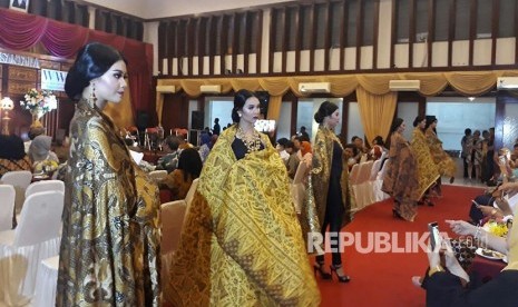 Beragam jenis batik dipamerkan dalam konferensi kota batik nusantara di Wisma Batari Solo pada Kamis (11/30). 