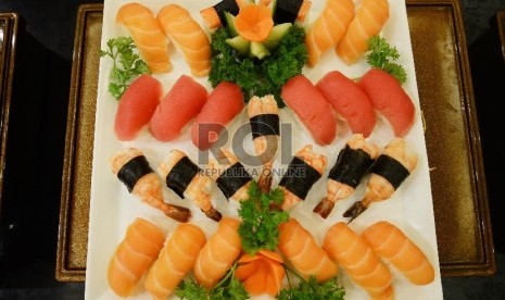 Beragam jenis sushi.