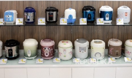 Beragam rice cooker yang tersedia di pasaran.