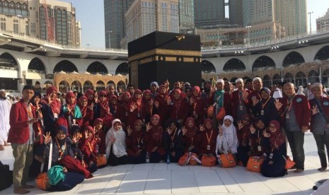 Berangkat dengan pendampingan Mi'raj Tour and Travel, keluarga besar karyawan dan mitra Elcorps merampungkan ibadah umrahnya pada Senin (6/3).