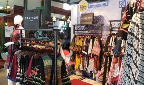 Berbagai kerajinan tekstil tradisional Indonesia yang sudah mendunia dan UMKM yang bergerak di bidang tekstil tradisional memamerkan produk tekstilnya dalam pameran yang digelar di Royal Ambarrukmo Yogyakarta Hotel.