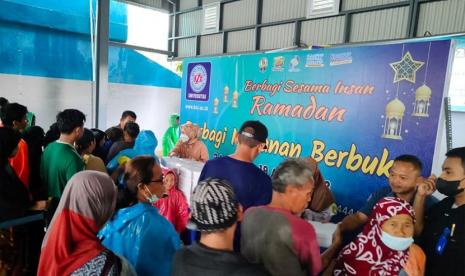  Berbagi Bersama Insan menjadi salah satu kegiatan rutin yang digelar oleh Kampus Digital Kreatif Universitas BSI (Bina Sarana Informatika) setiap tahunnya di bulan suci Ramadhan. Ramadhan kali ini kegiatan tersebut kembali digelar tepatnya berlangsung selama satu bulan dari tanggal 24 Maret hingga 19 April 2023. 