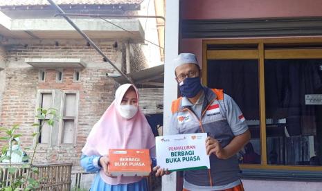 Berbagi Buka Puasa (BBP) disalurkan relawan Rumah Zakat hasil kerja sama dengan BMTA Telkom Akses.