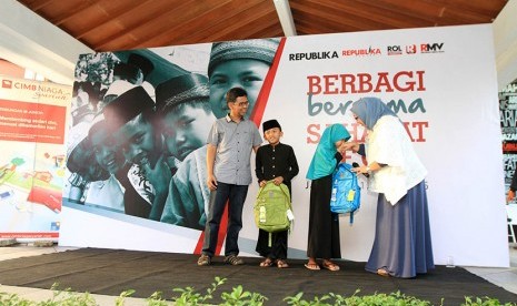 Berbagi dengan Sahabat Kecil di Republika