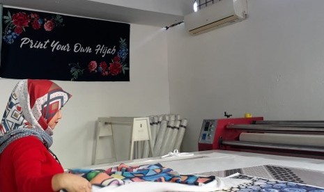 Hijab Story Konsep Baru Konsumen Cetak Kerudung Sendiri Republika Online Hijab Story Konsep Baru Konsumen Cetak Kerudung Sendiri Republika Online
