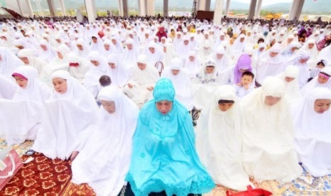 Berdoa bersama di Masjid Agung Lasusua, Kab Kolaka Utara (Ilustrasi)