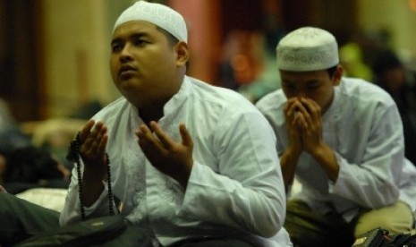 Berdoa kepada Allah.