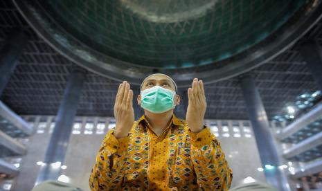 Nabi Muhammad Ajarkan Doa Ini Agar Sembuh dari Penyakit. Foto: Berdoa. Ilustrasi