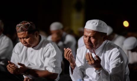 Berdzikir mengucap la ilaha illallah. Ilustrasi. Syafaat Rasulullah SAW akan diperuntukkan untuk mereka yang tulus mengucap tahlil 