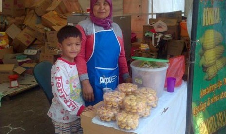 Berjualan roti di lokasi bencana Sinabung