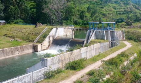 Pembangkit Listrik Tenaga Minihidro (PLTM)--ilustrasi. Direktorat Jenderal Pembiayaan Infrastruktur Pekerjaan Umum dan Perumahan Kementerian Pekerjaan Umum dan Perumahan Rakyat (PUPR) menawarkan proyek Pemeliharaan Bendungan dan Penyediaan Infrastruktur Pembangkit Listrik Tenaga Minihidro (PLTM) Bintang Bano yang berlokasi di Kabupaten Sumbawa Barat, Provinsi Nusa Tenggara Barat.