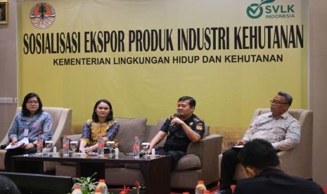 Berperan dalam kelancaran proses bisnis ekspor, Bea Cukai Tanjung Emas bersama Kementerian Lingkungan Hidup dan Kehutanan (KLHK) dan Kementerian Perdagangan sosialisasikan ketentuan ekspor produk industri kehutanan kepada para eksportir yang diselenggarakan pada akhir Juli.